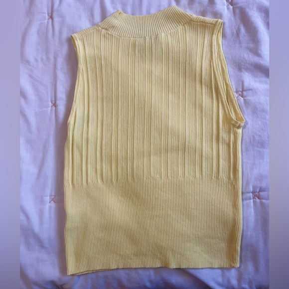 House of Harlow 1960 Yellow Mock Neck Sleeveless Ribbed Knit Top NWOT - Picture 3 of 3